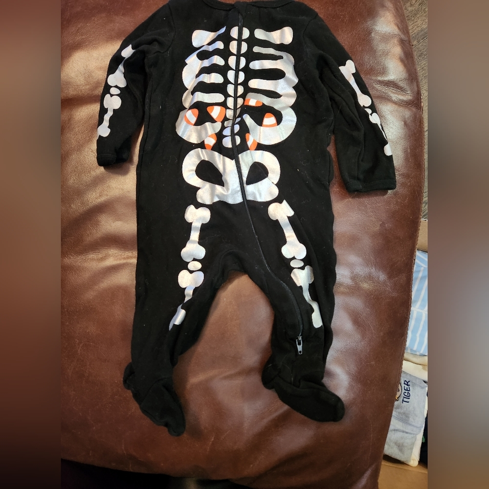 Way to celebrate Halloween pajamas. 3-6 m. 1 piece pajamas.